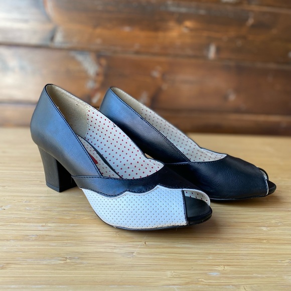 B.A.I.T 1940s inspired two-tone heels - Picture 2 of 8
